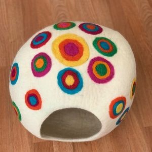 100% sheep wool felt cat pod/ cat cave/ cat bed